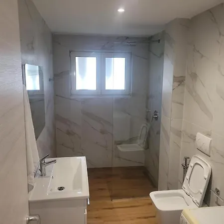 Central Apartment *